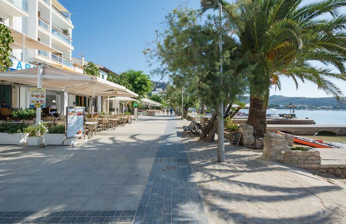 Casa de pueblo en Puerto Pollensa con parking privado cubierto en venta.